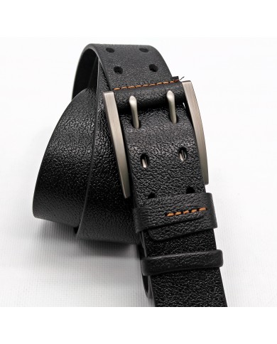 Genuine leather belt with a stylish buckle