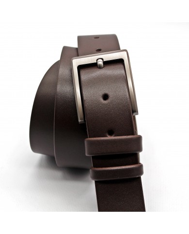 Classic men's belt with metal buckle