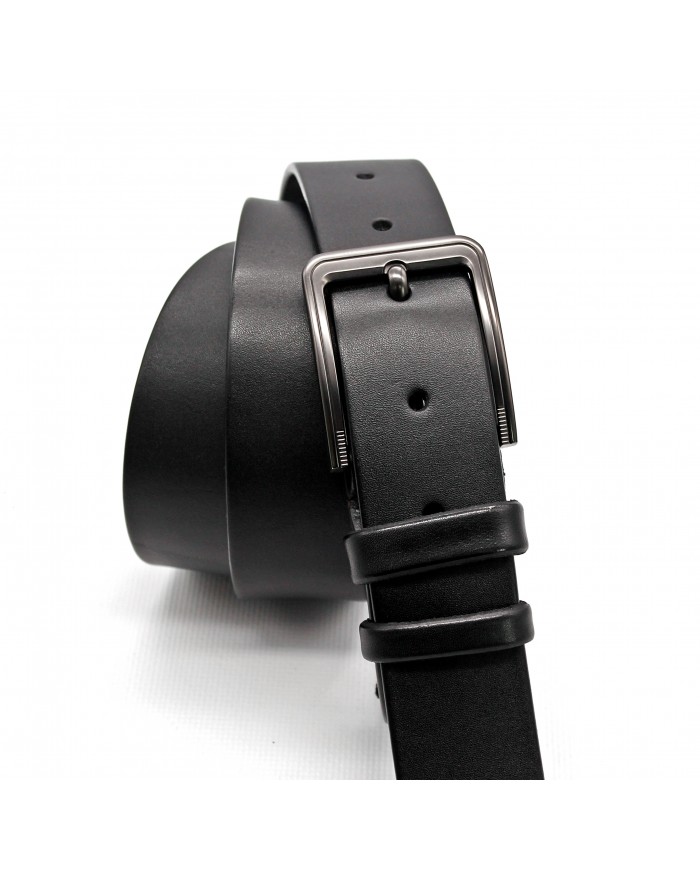Men's leather belt with metal buckle